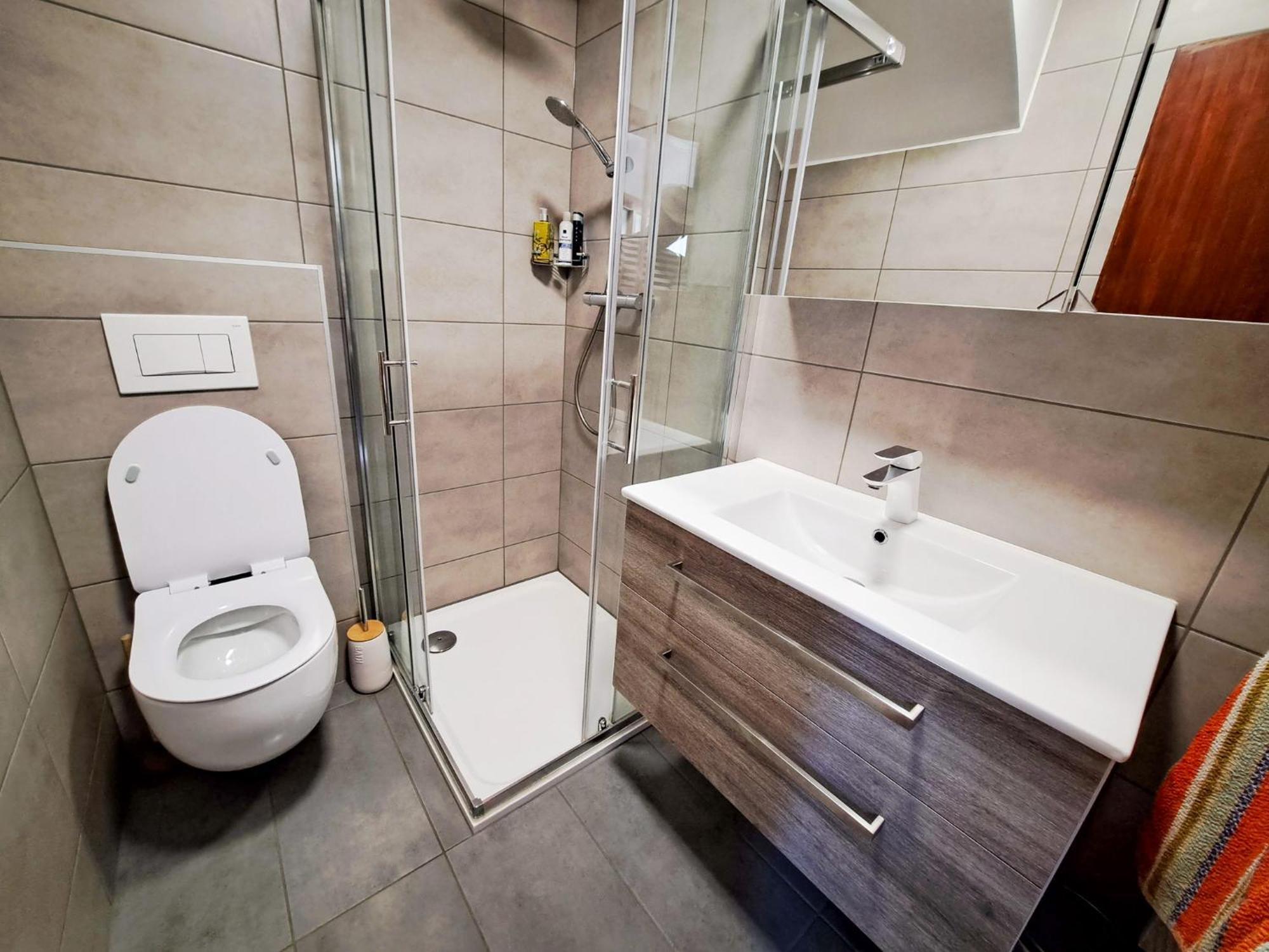 Hikers Hut Hisar Apartman Podbrdo Kültér fotó